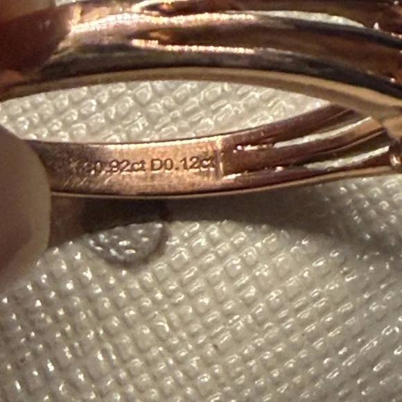 Elegant 10k rose gold emerald and diamond ring - Picture 8 of 10